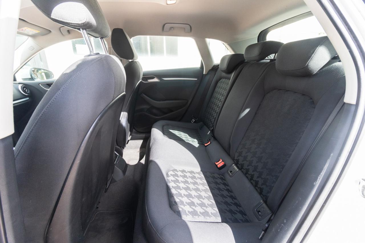 Audi A3 1.6 TDI clean diesel Attraction