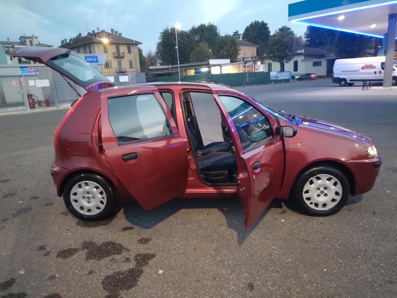 Fiat Punto 1.2i 60cv cat 5 porte ELX x neopatentati