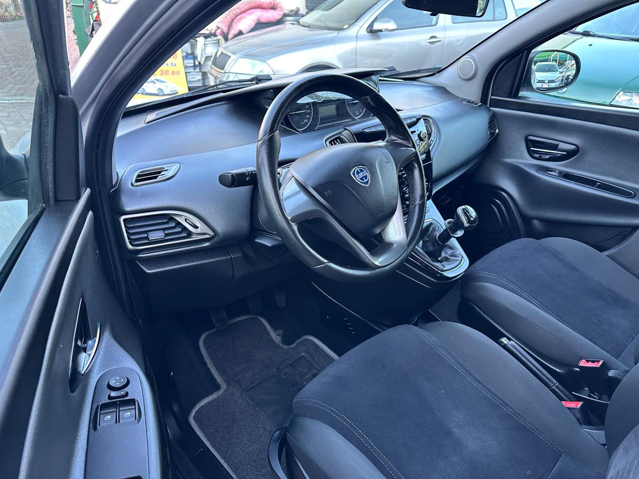 Lancia Ypsilon 1.2 69 CV 5 porte GPL Ecochic Gold