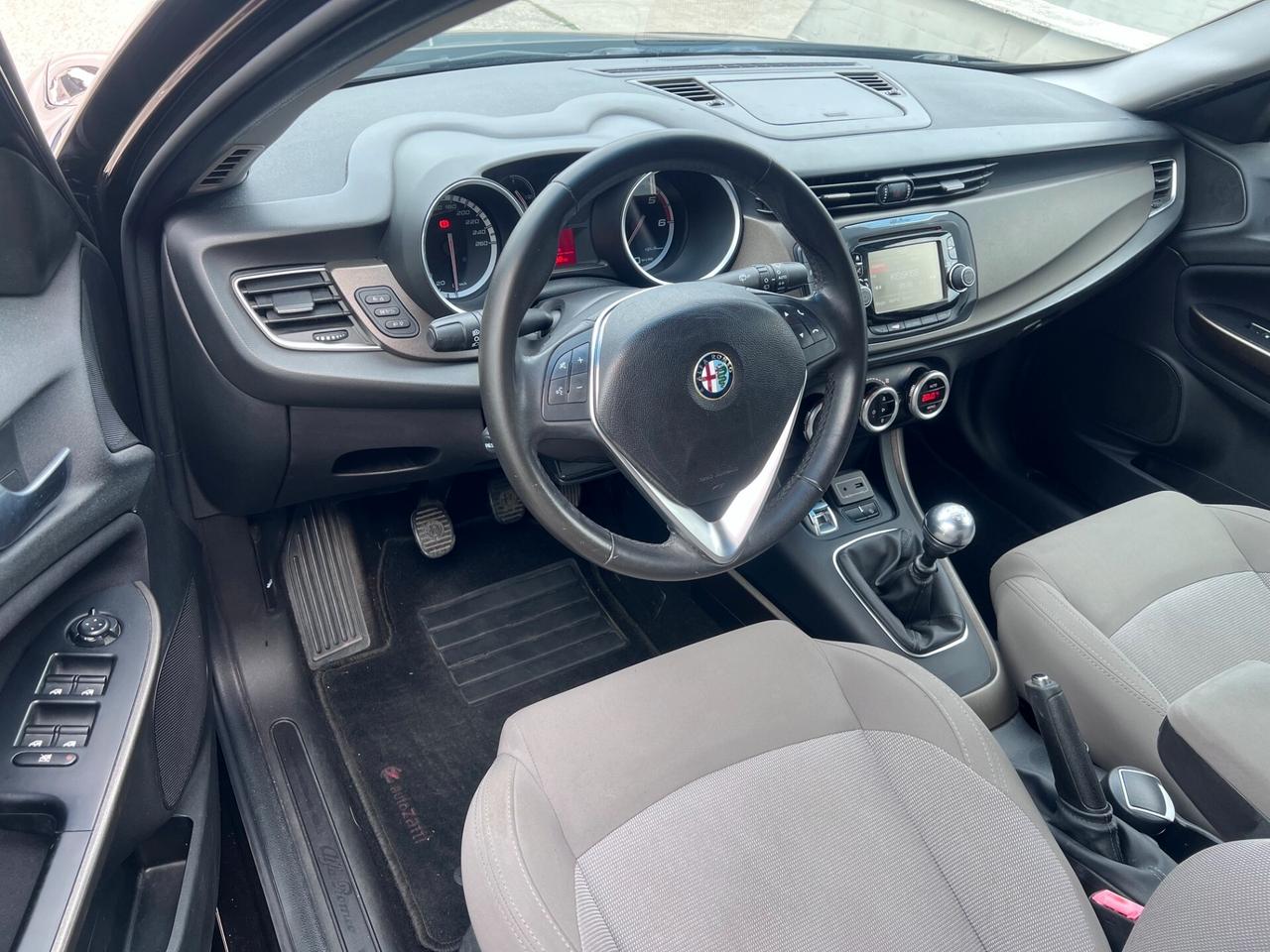 Alfa Romeo Giulietta 1.6 jtdm Distinctive 120cv PDC/CLIMA/TEL/17; PERFETTA!!