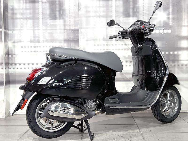 Piaggio Vespa GTS 300 HPE