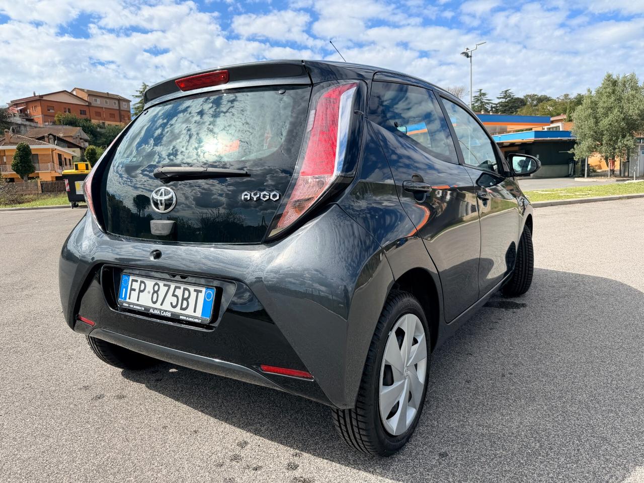 Toyota Aygo 1.0 VVT-i 69 CV 5 porte x-play 20 MILA KM!!!