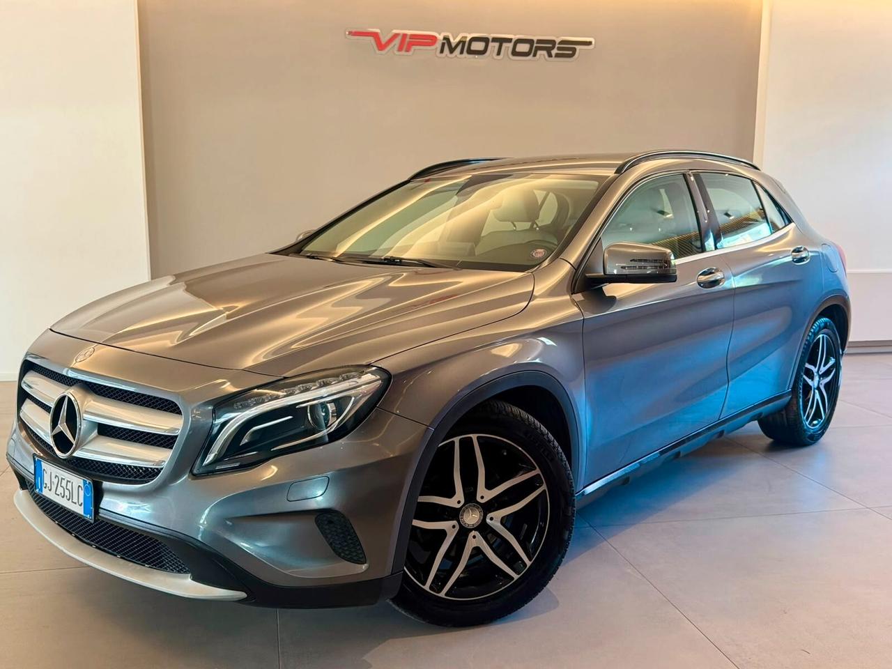 MERCEDES GLA 200 D PREMIUM FULL OPTIONAL RESTYLING