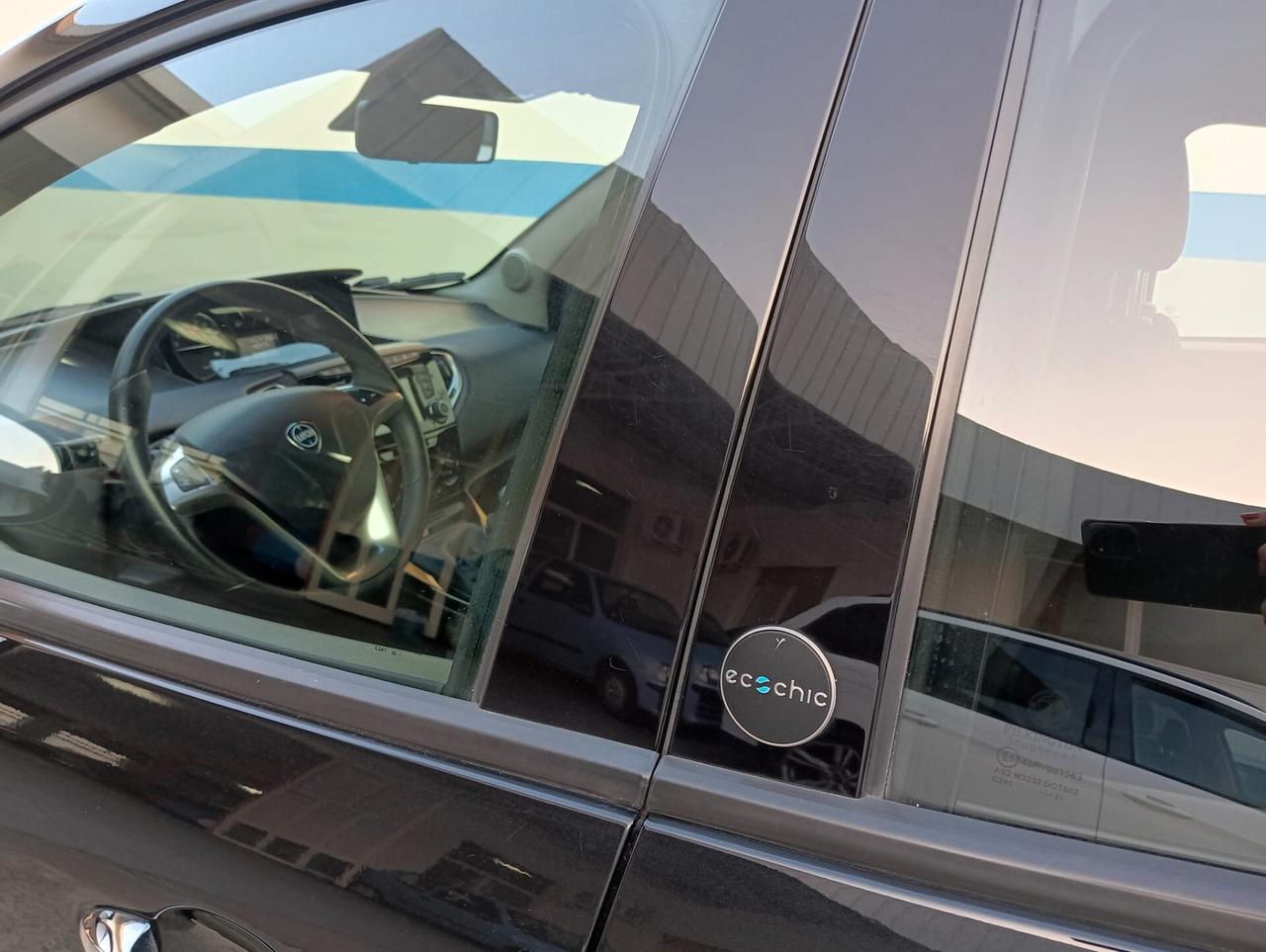 Lancia Ypsilon 1.0 FireFly 5 porte S&S Hybrid Ecochic Gold