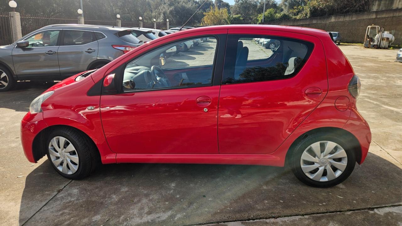 Toyota Aygo 1.0 VVT-i 69 CV 5 porte x-cool MMT