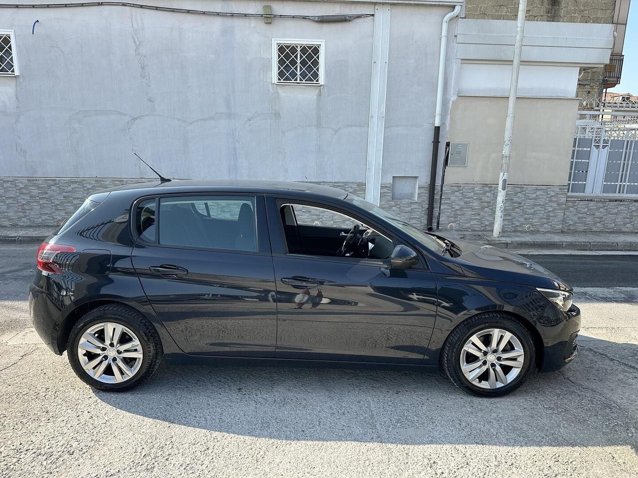 Peugeot 308 BlueHDi 130 EAT8 Allure 2018