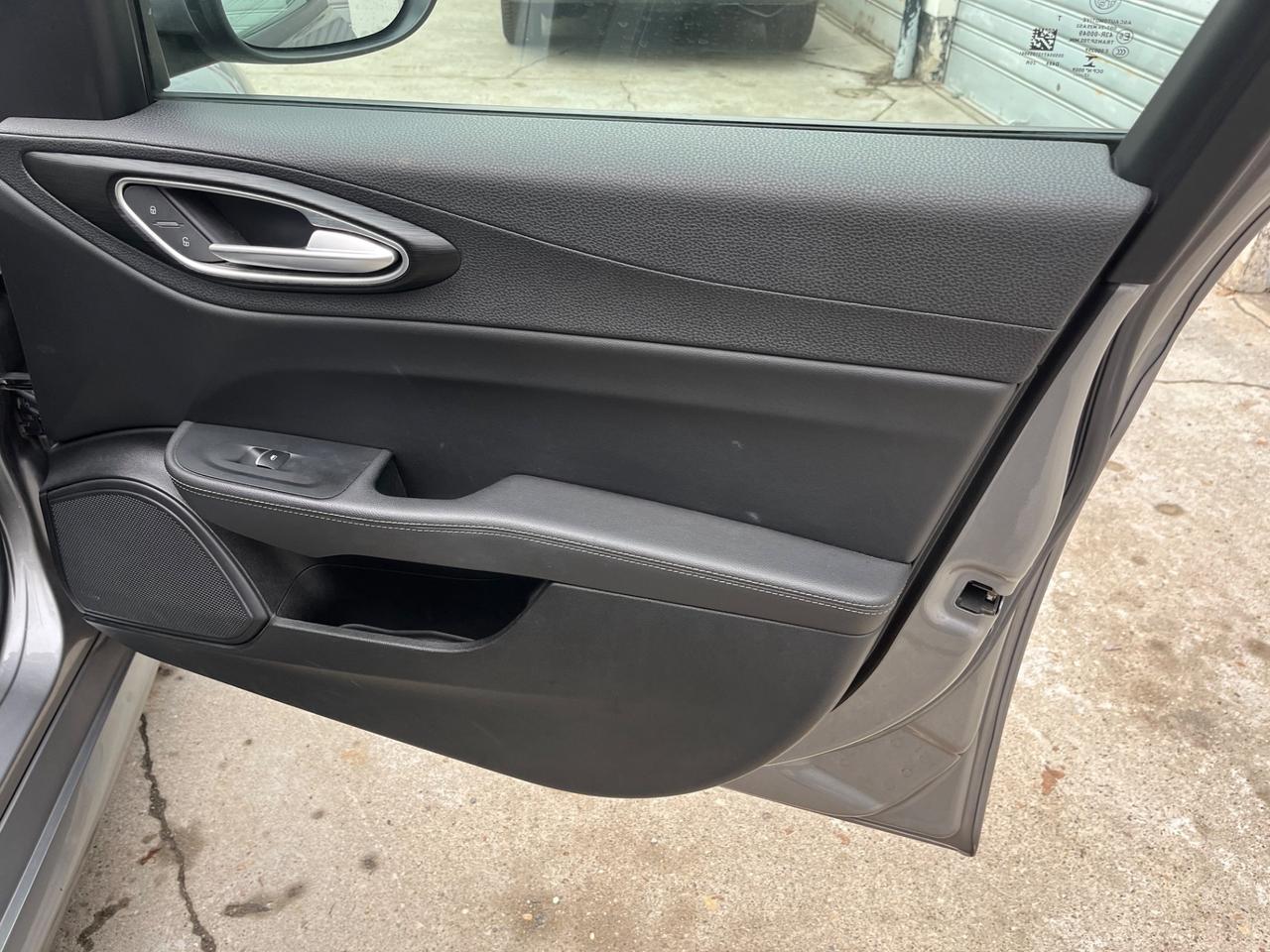 Alfa Romeo Giulia 2.2 Turbodiesel 180 CV AT8 Business Sport Launch Ed.