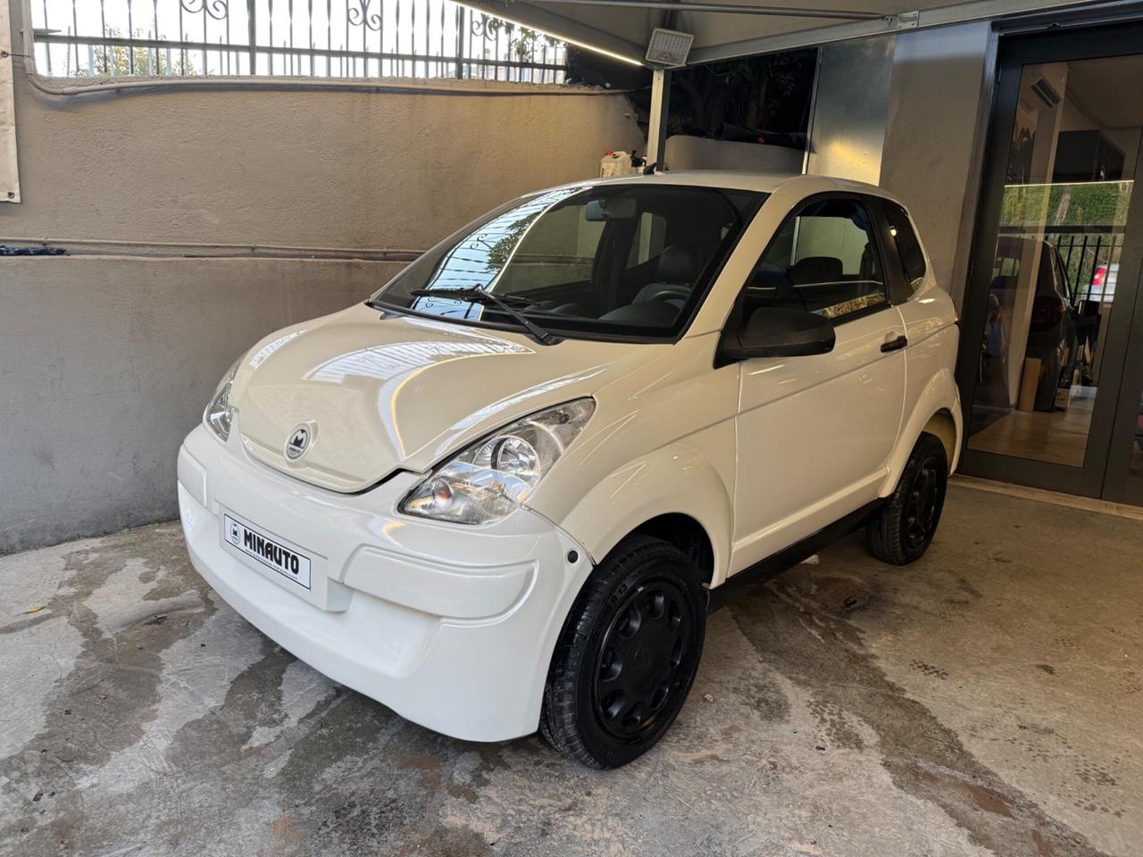 Aixam Bianco Perla Trasporto e Permute