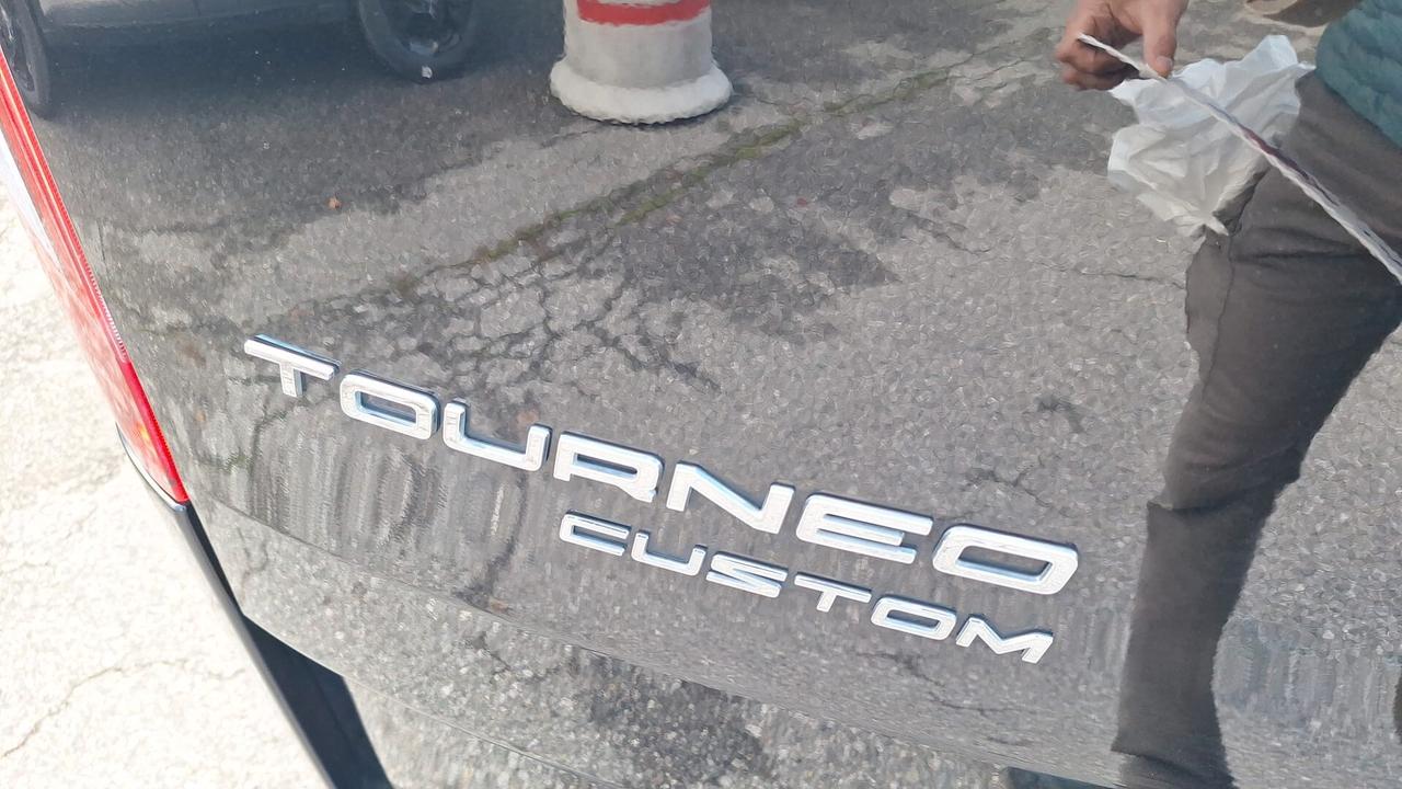Ford Tourneo Custom 320 2.0 EcoBlue 170CV aut. PC Titanium
