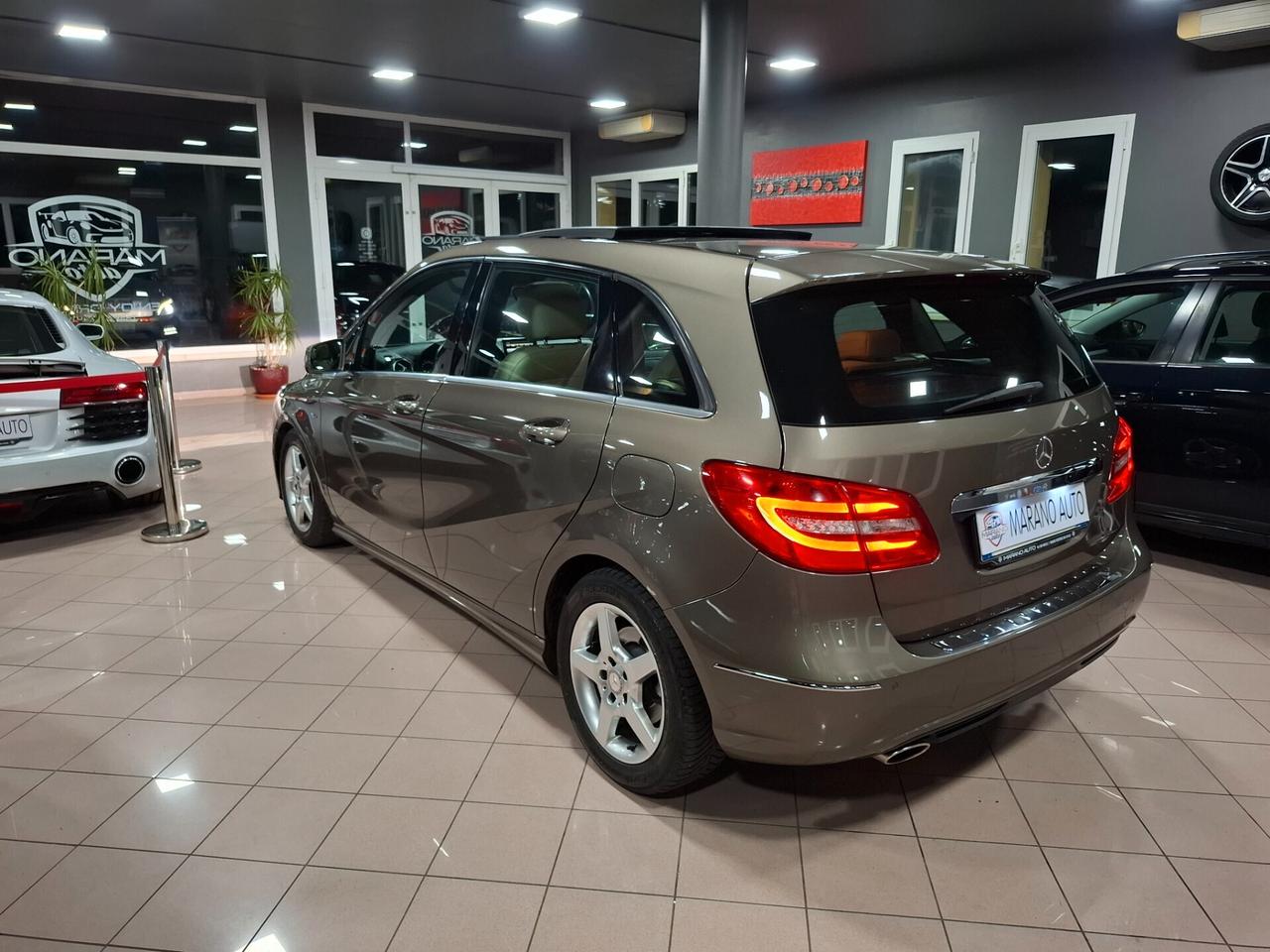 Mercedes B 180 Premium-Tetto-Neopatentato