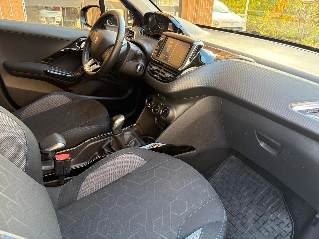 Peugeot 2008 BlueHDi 100 S&S Signature