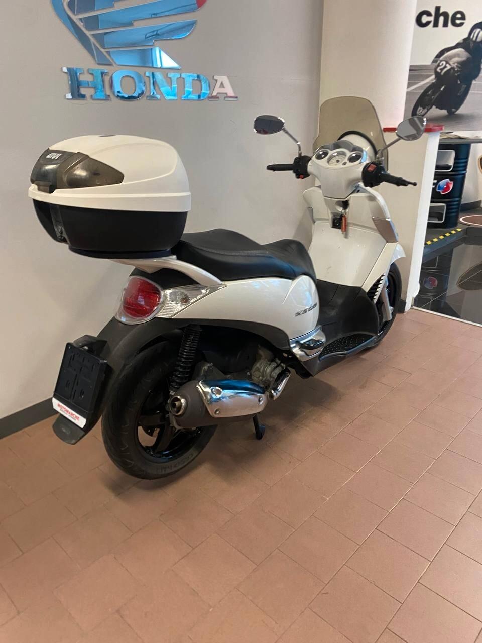 Aprilia Scarabeo 300