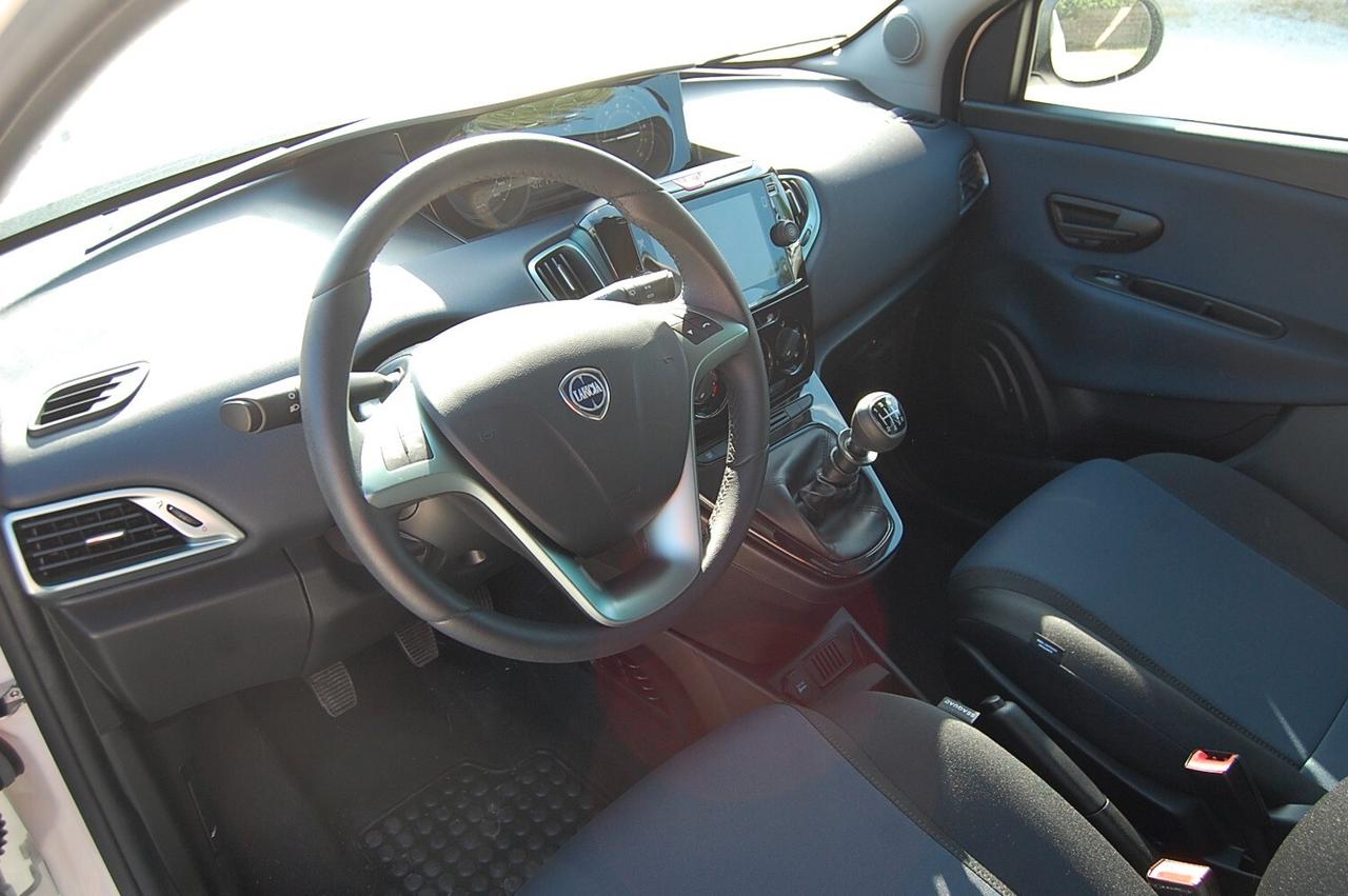 Lancia Ypsilon 1.0 FireFly 5 porte S&S Hybrid Platino