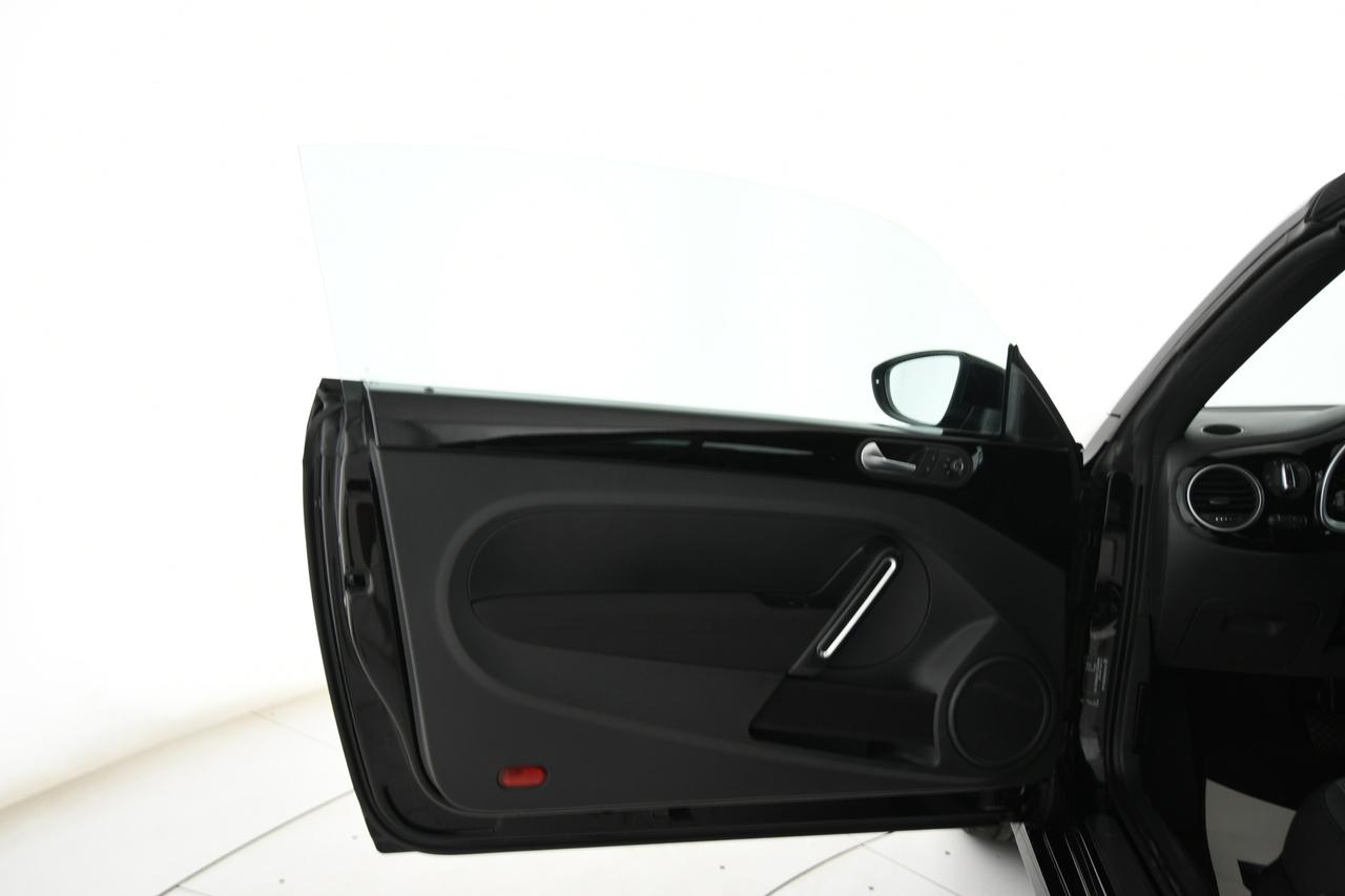 VOLKSWAGEN Maggiolino Cabrio 2.0 tdi bm Design 110cv NEOPATENTATI+C17"