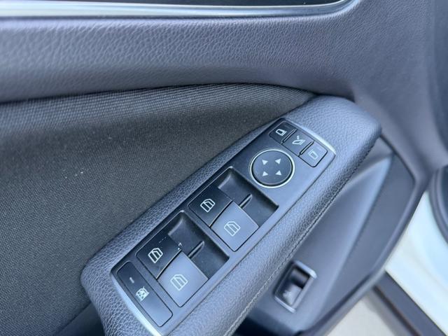 MERCEDES-BENZ GLA 180 PACK NIGHT+NAVI+FULL LED+R.CAM+PORT.ELETTRICO