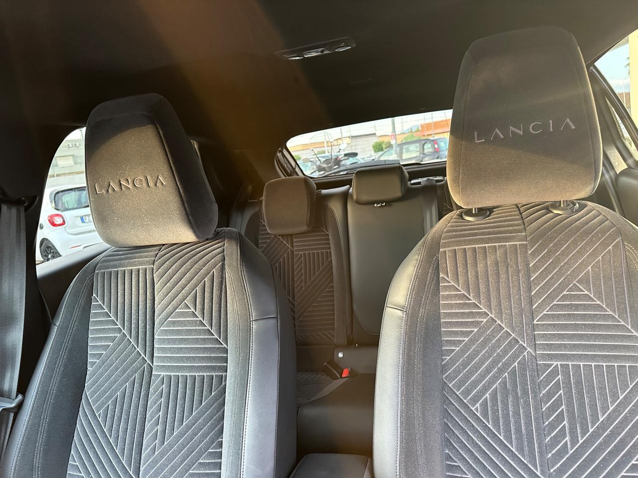 Lancia Ypsilon Hybrid e-DCT LX