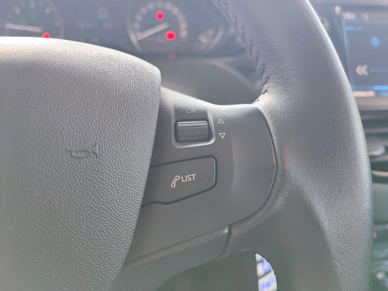 Peugeot 2008 BlueHDi 100 S&S Allure