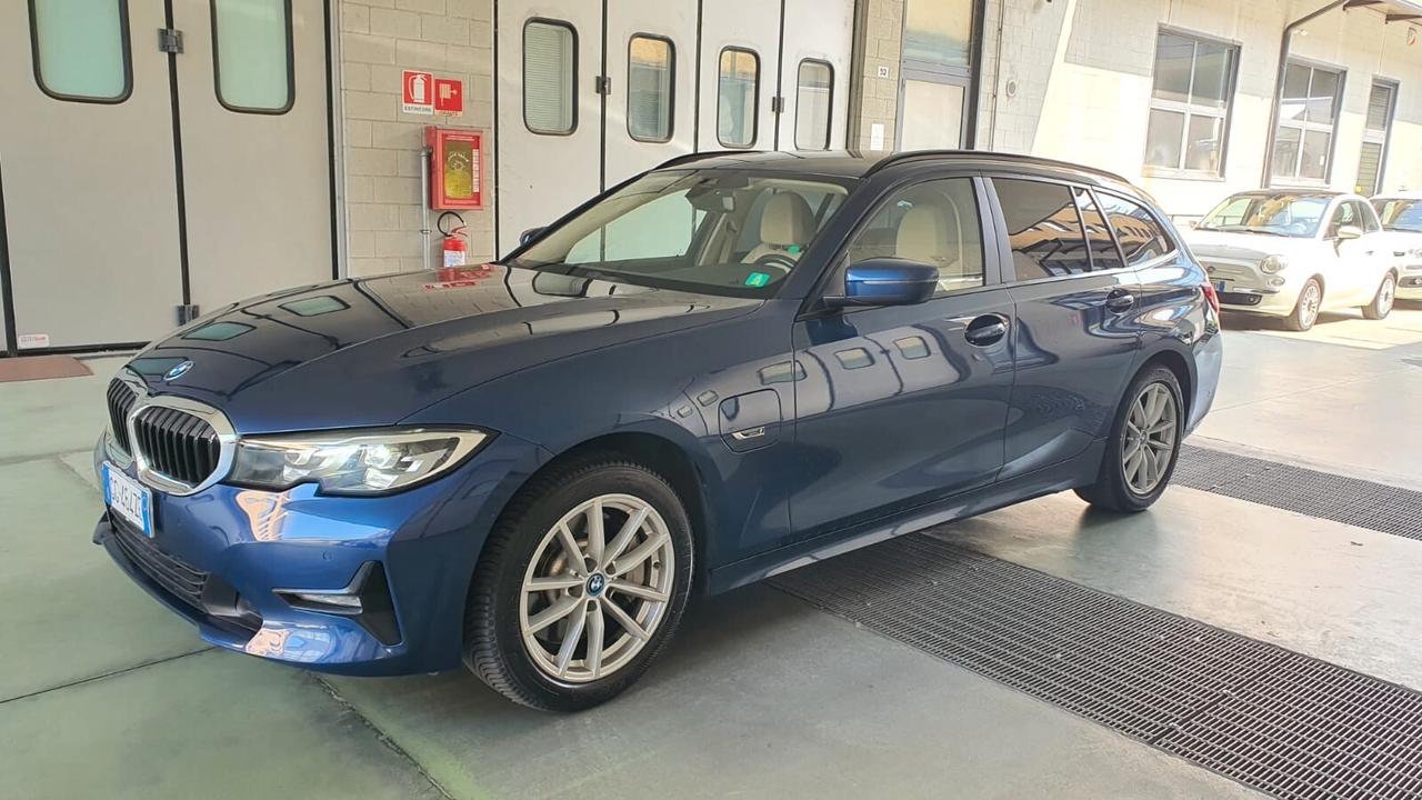 Bmw 330e xDrive Touring Advantage