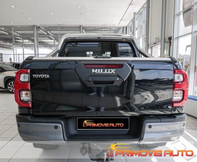 TOYOTA Hilux 2.8 D-4D A/T 4WD 4 porte Double Cab Invincible