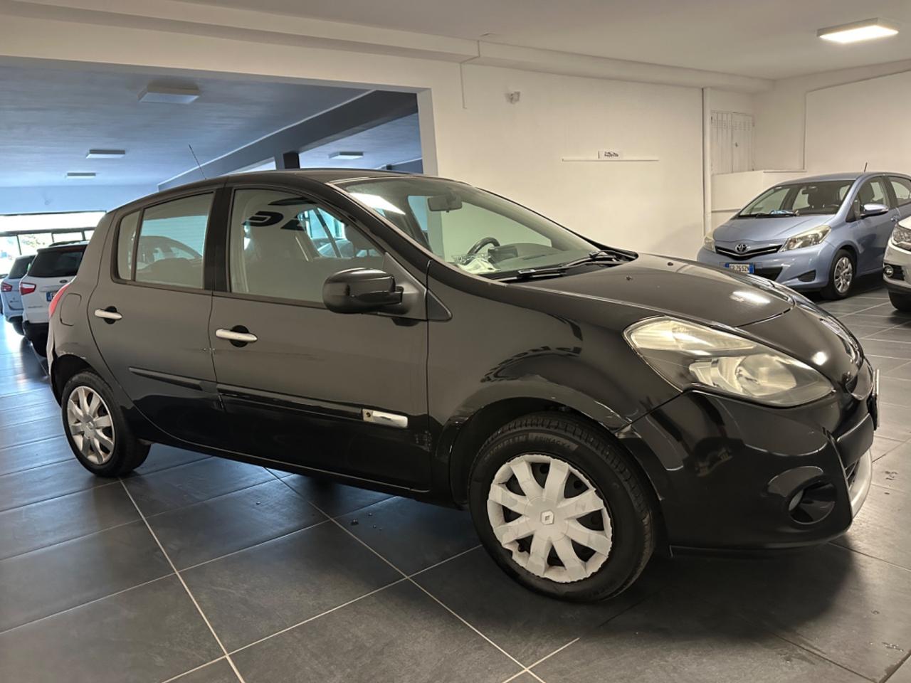 RENAULT CLIO 1.2 NEOPATENTATI 75CV P.CONSEGNA