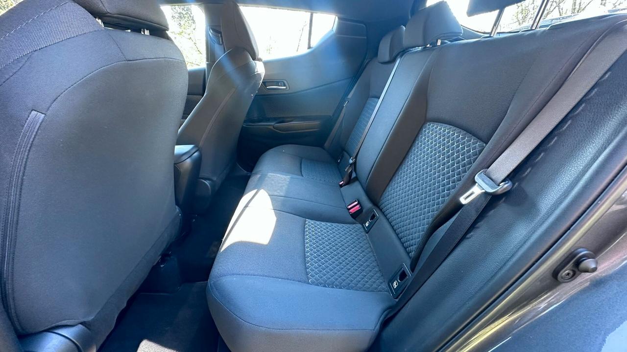 Toyota C-HR 1.8 Hybrid E-CVT Lounge PERFETTA leggi testo