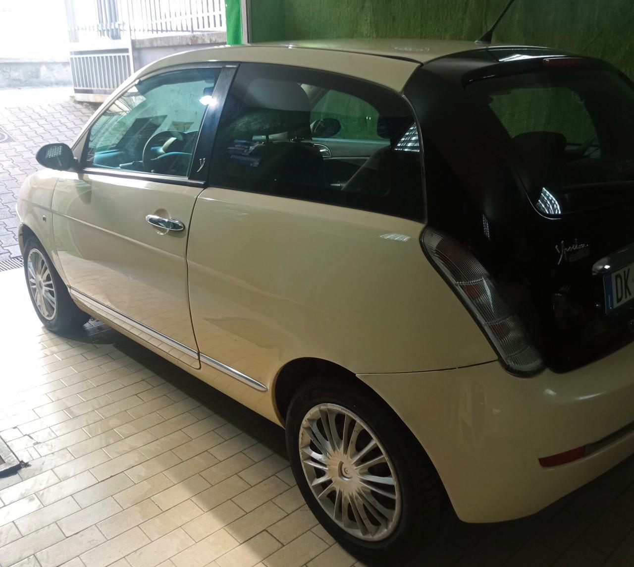 Lancia Ypsilon 1.2 Oro Bianco prov nord ok neopatent