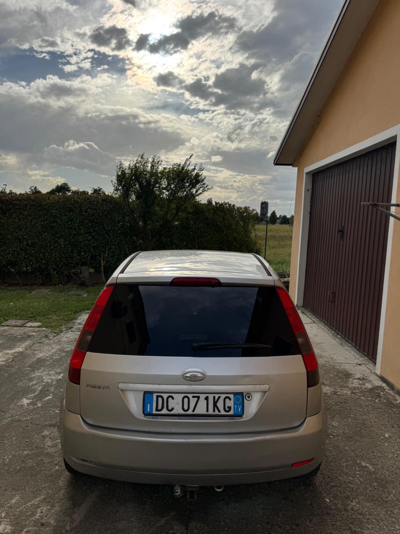 Ford Fiesta 1.4 16V 5p. Ghia