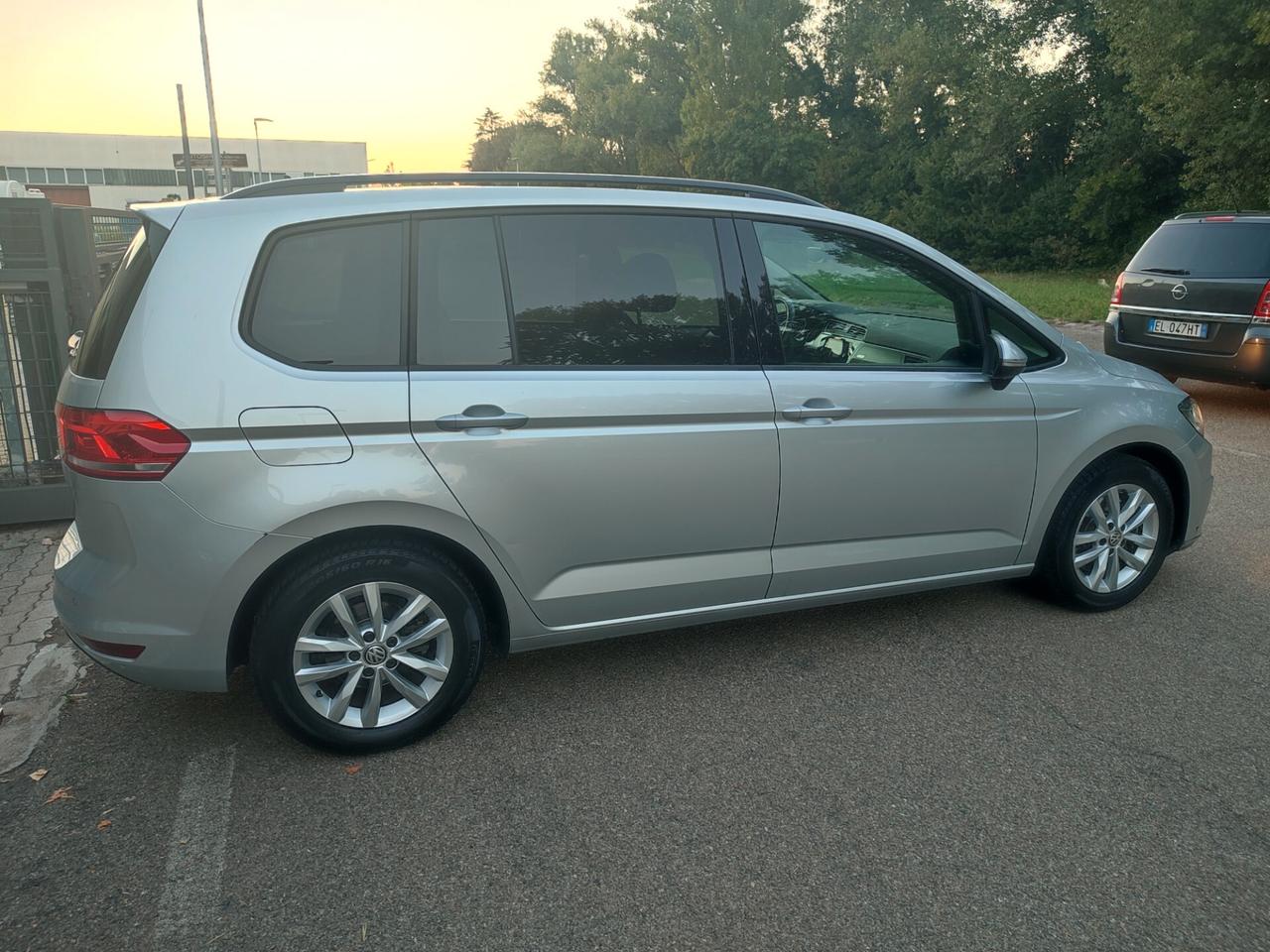 VOLKSWAGEN TOURAN 2018 DIESEL 7POSTI EURO6 POCHI KM NUOVA