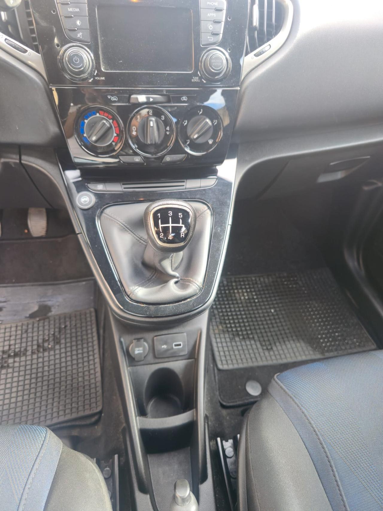 Lancia Ypsilon 1.2 69 CV 5 porte GPL Ecochic Gold