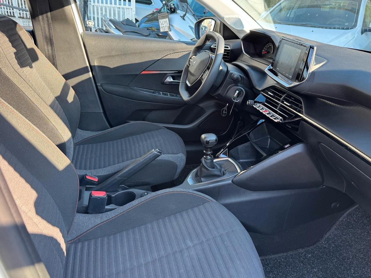 PEUGEOT 1.2 BNZ 100CV 2022 ALLURE 43000KM FULL LED