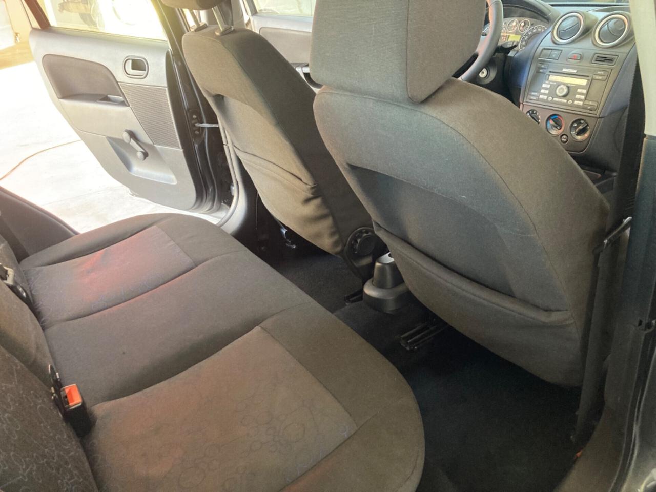 Ford Fiesta 1.4TDCi 5p. Ghia per neopatentati