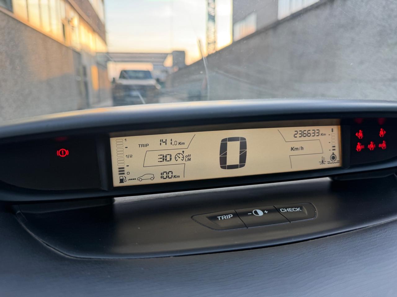 CITROEN C4 1.4 BENZINA EURO4 NEOPATENTATI