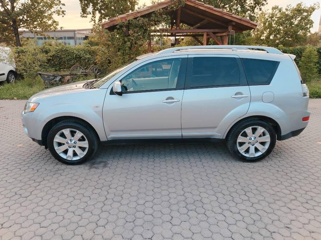 Mitsubishi Outlander II 2007 2.0 di-d Instyle 7p.ti dpf