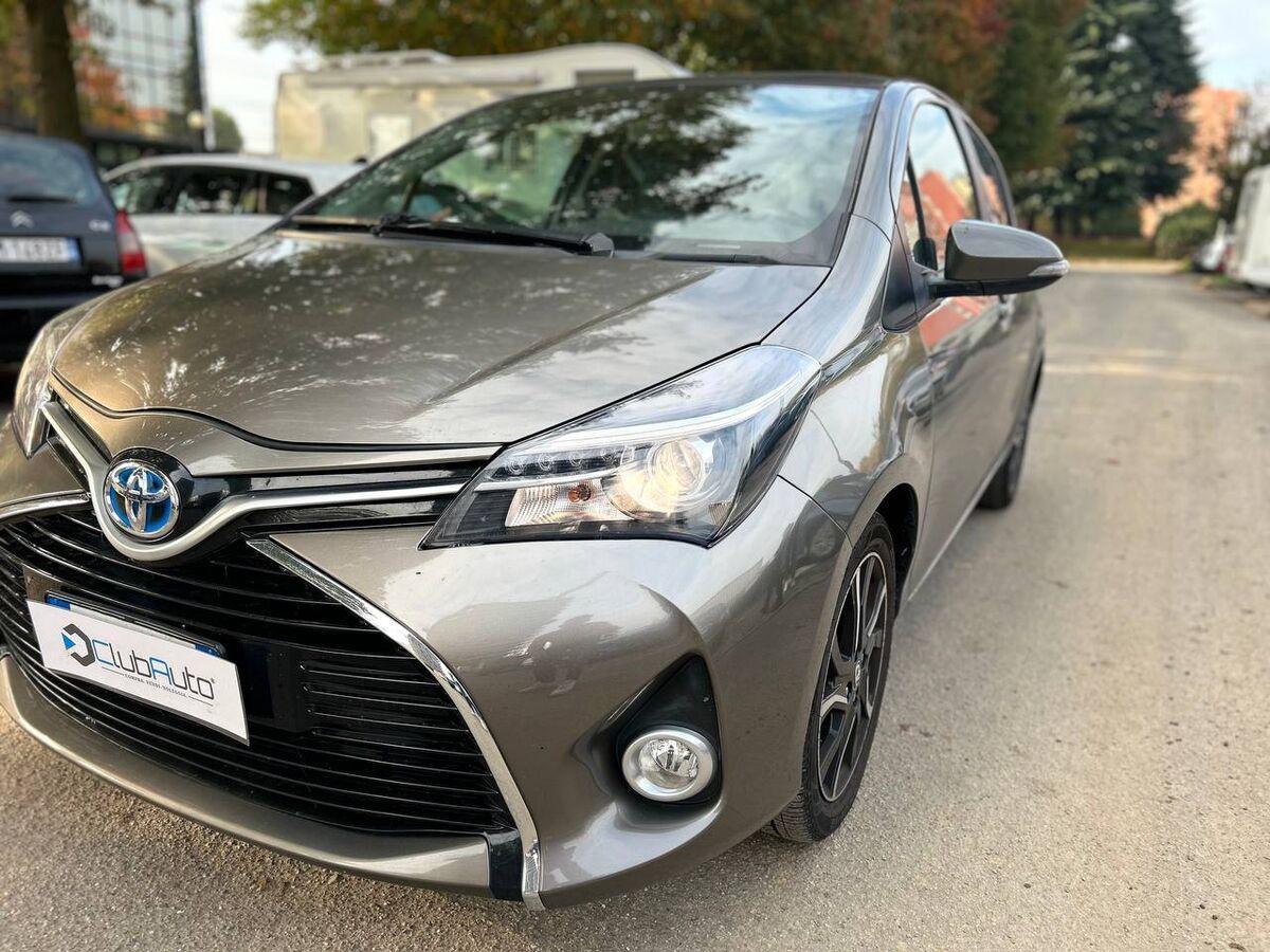 Toyota Yaris 1.5h Trend Red Edition 5p