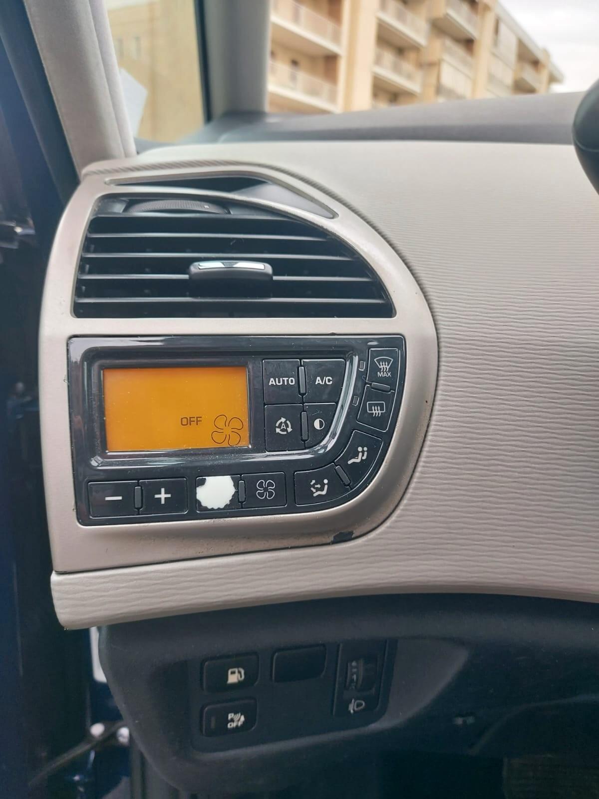 Citroen C4 Picasso 2.0 HDi 136 CMP6 Exclusive