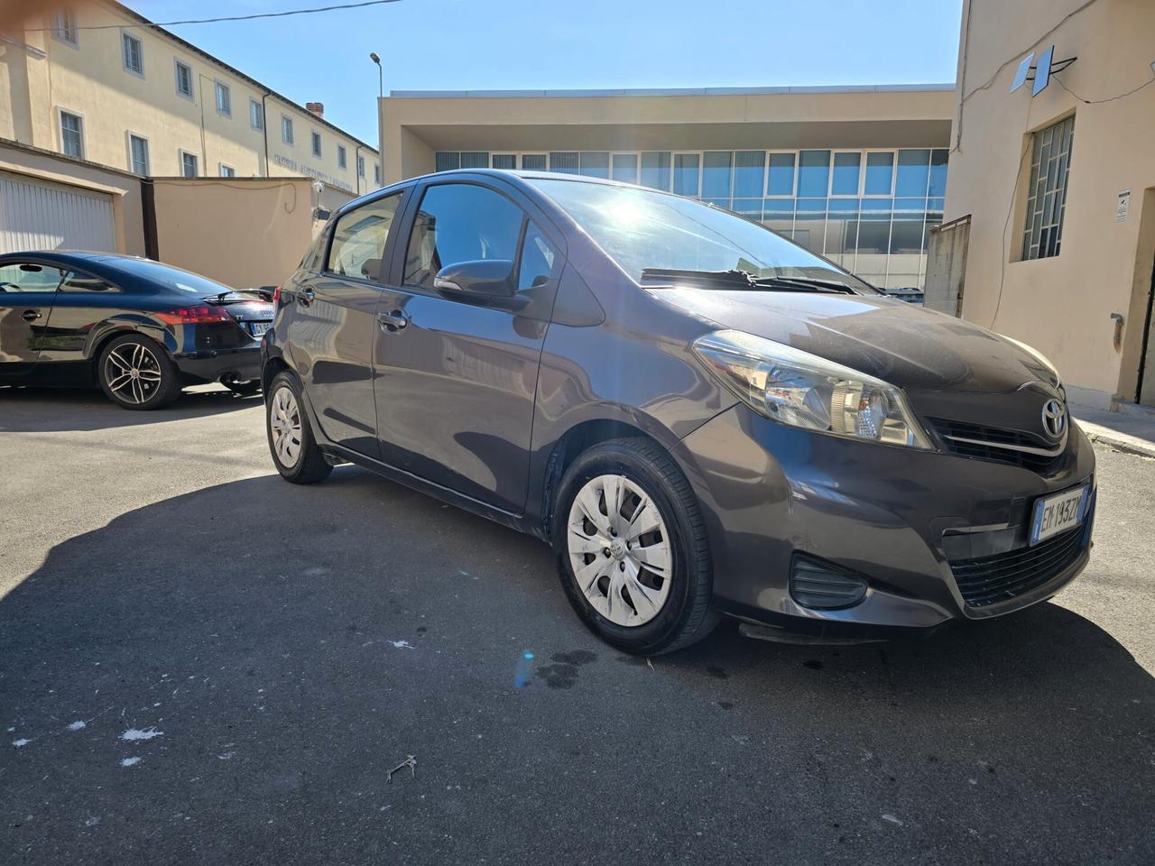 Toyota Yaris 1.0 5 porte Lounge perfetta possibilita 12 mesi garanzia