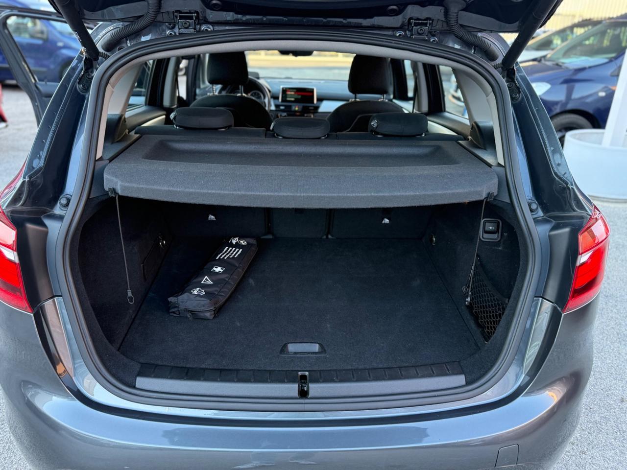 Bmw 2er Active Tourer 218d xDrive Advantage