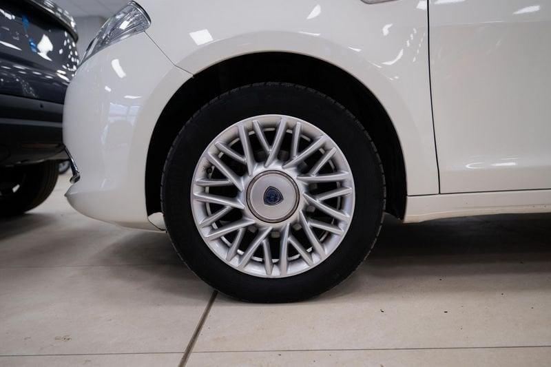 Lancia Ypsilon 1.2 8v Silver s&s 69cv E6