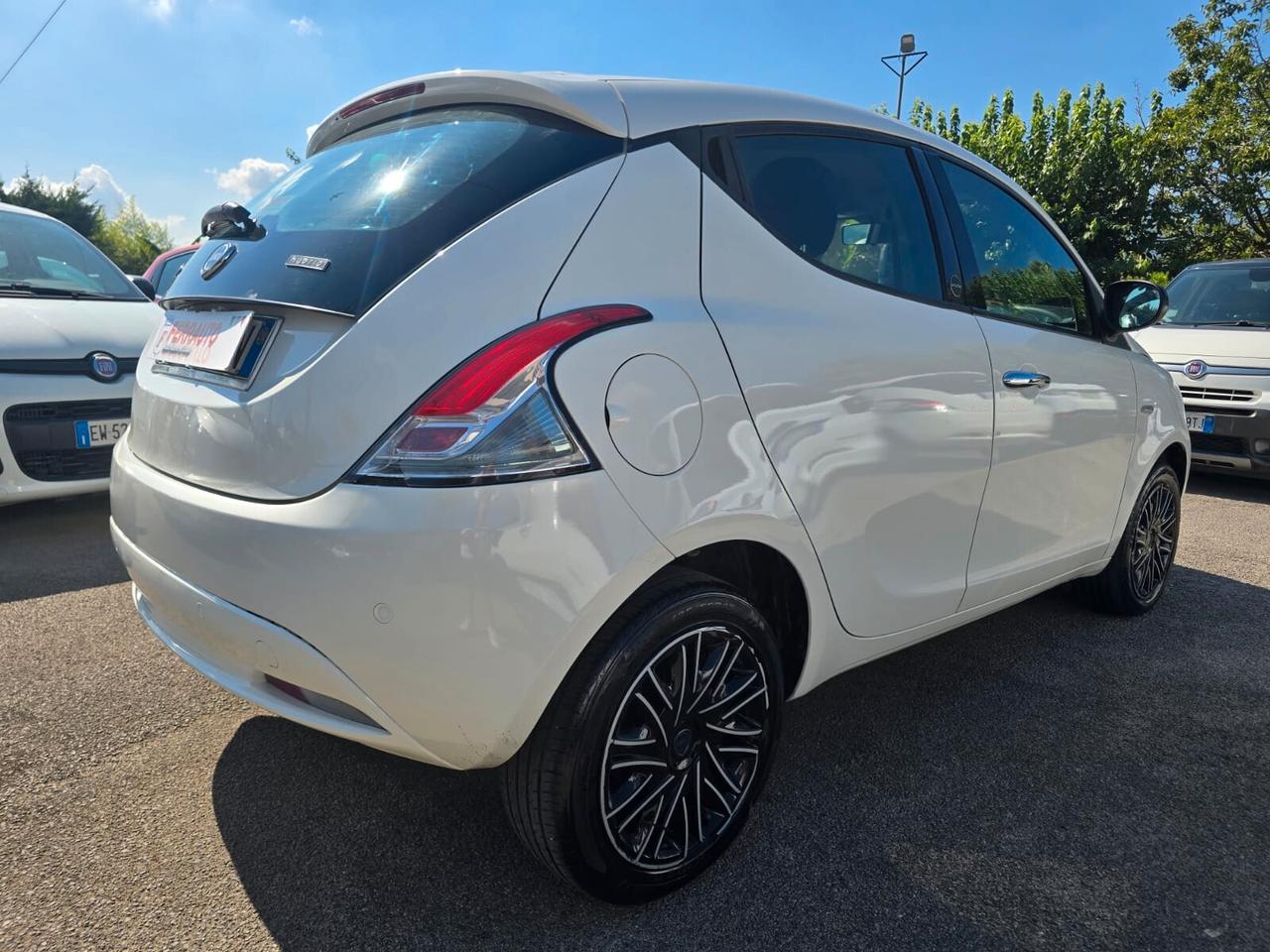 LANCIA Y 1.0 HYBRID 71CV GOLD EDITION