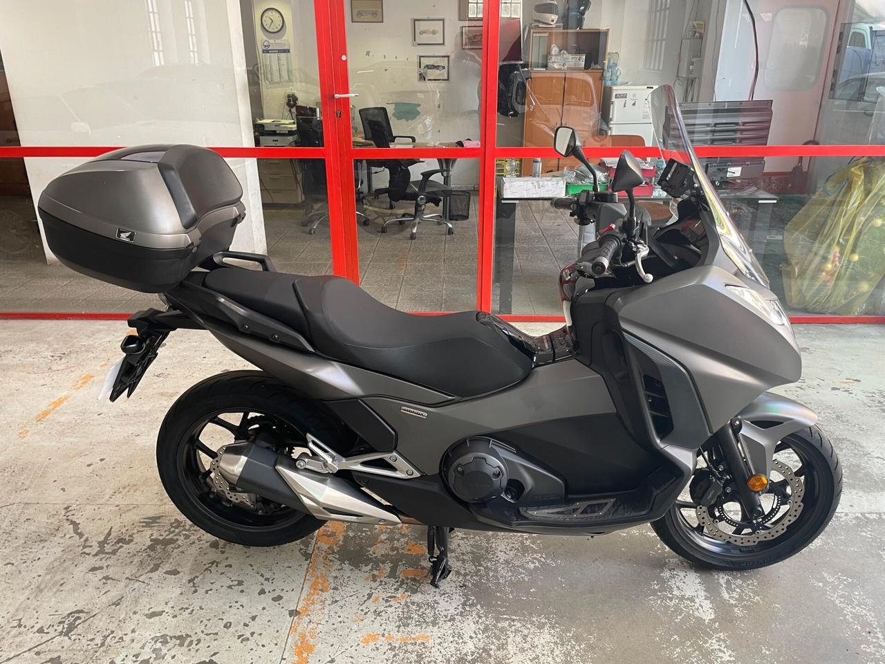 Honda Integra 750