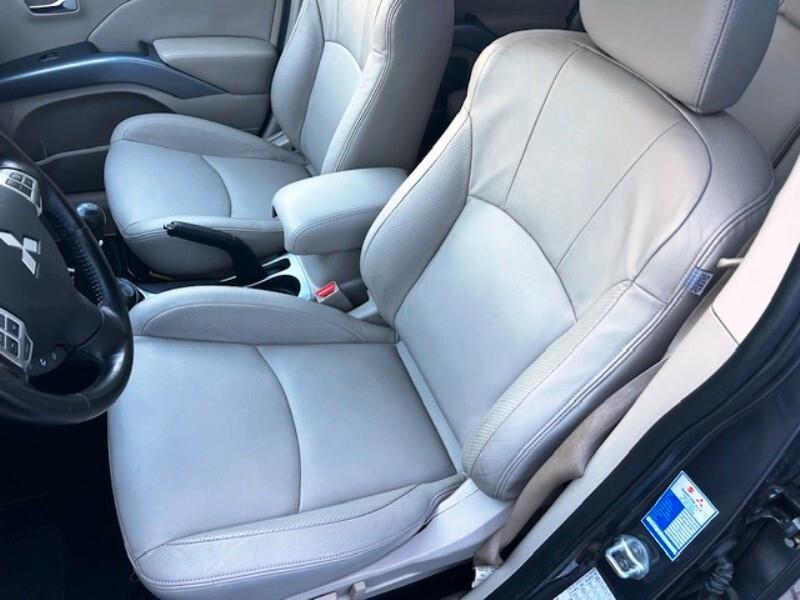 Mitsubishi Outlander 2.2 DI-D Instyle 7 p.ti DPF + Gancio Traino