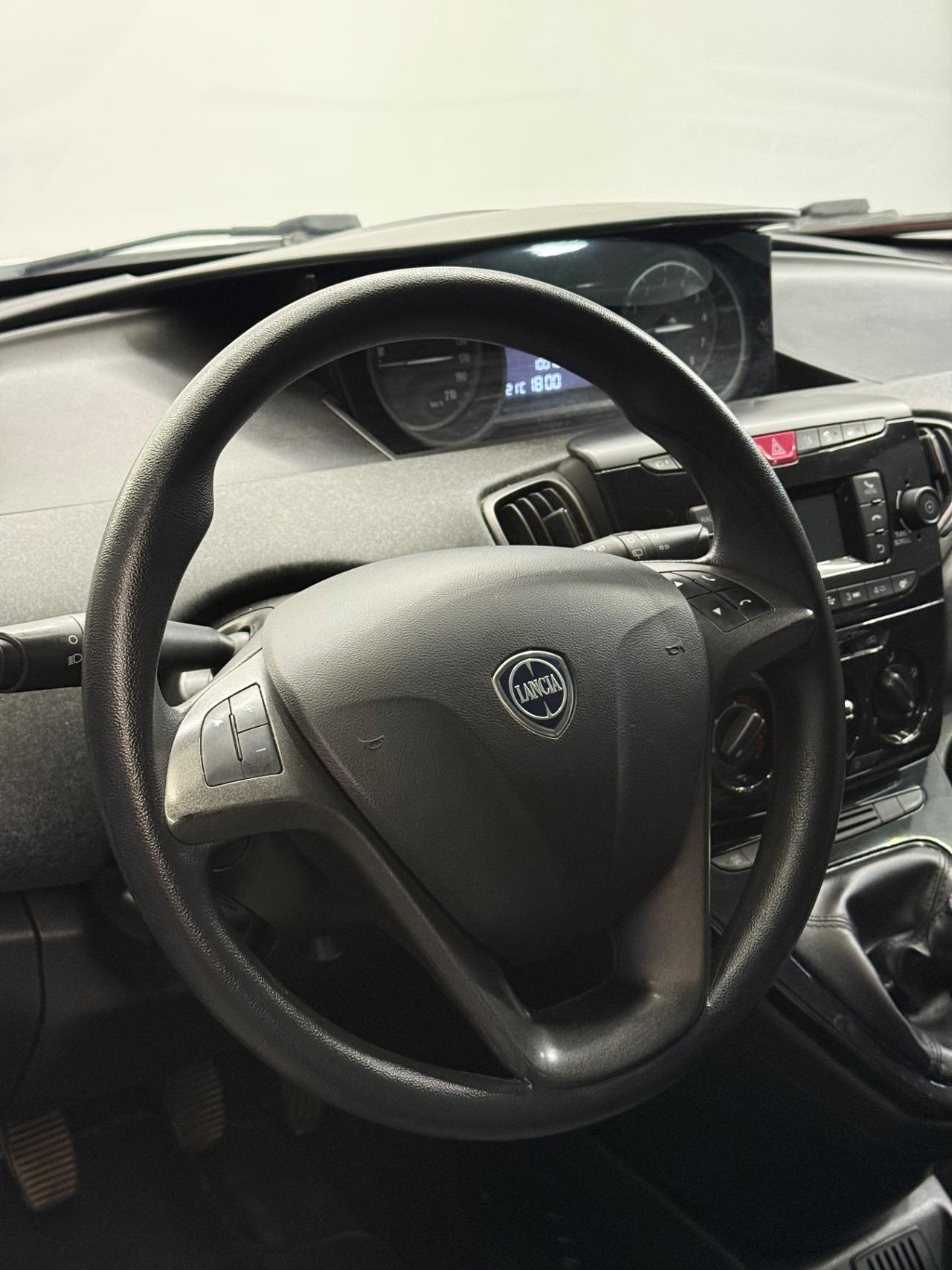 Lancia Ypsilon 1.0 FireFly 5 porte S&S Hybrid Ecochic Silver