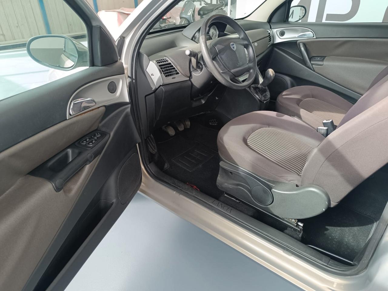 Lancia Ypsilon 1.3 MJT 75 CV Oro