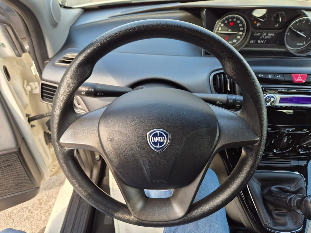 Lancia Ypsilon 1.2 69 CV 5 porte 27.000 KM