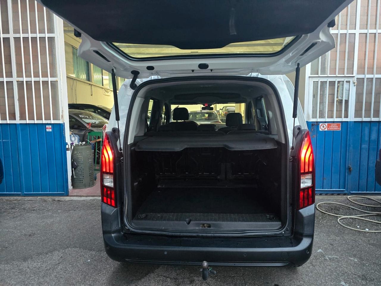 Peugeot Rifter BlueHDi 100 S&S Allure Long 155,00 mese