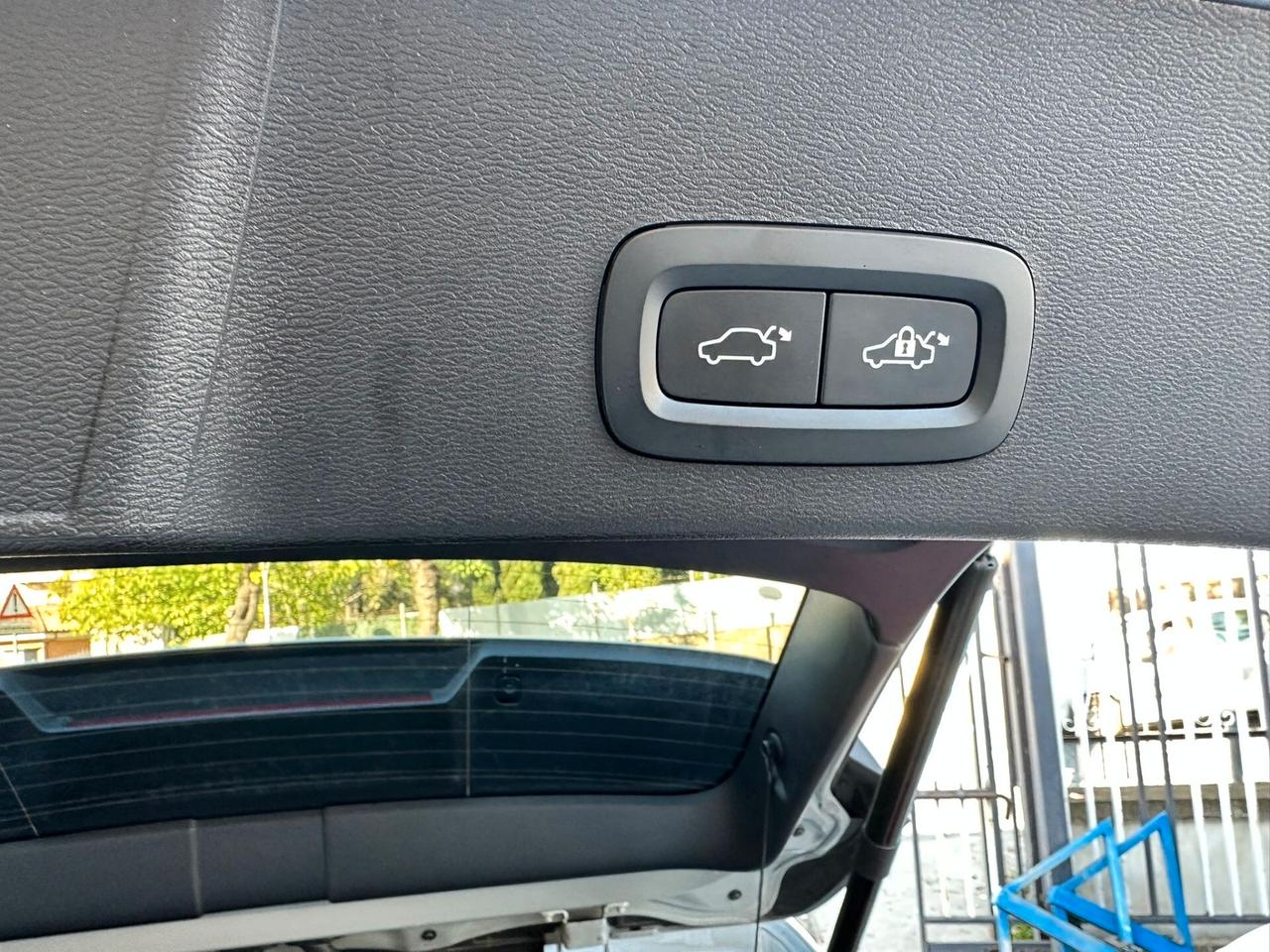 Volvo XC40 B3 automatico Plus Dark