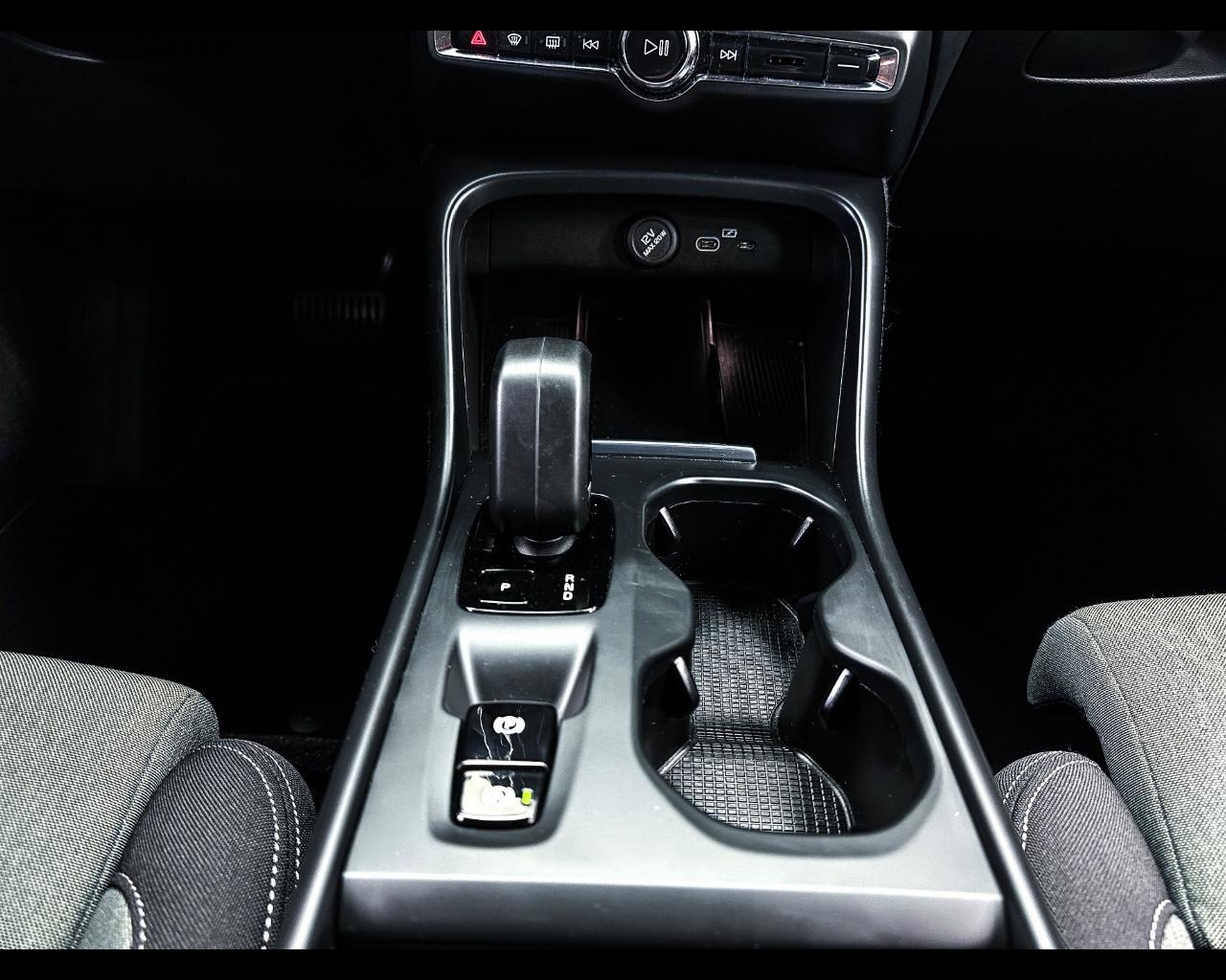 VOLVO XC40 (2017-->) - XC40 B3 automatico Core