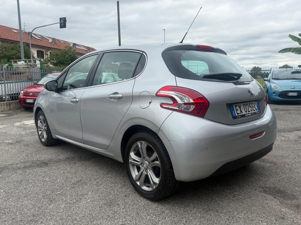 Peugeot 208 1.4 HDi 68 CV 5 porte Allure