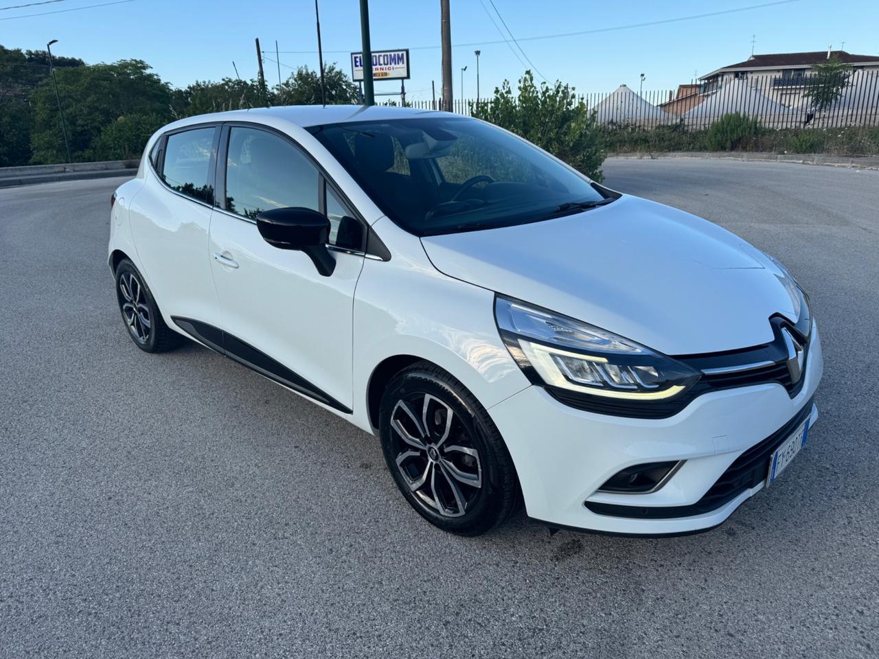 Renault Clio dCi 8V 75 CV 5 porte Moschino Life N 1 (autocarro)