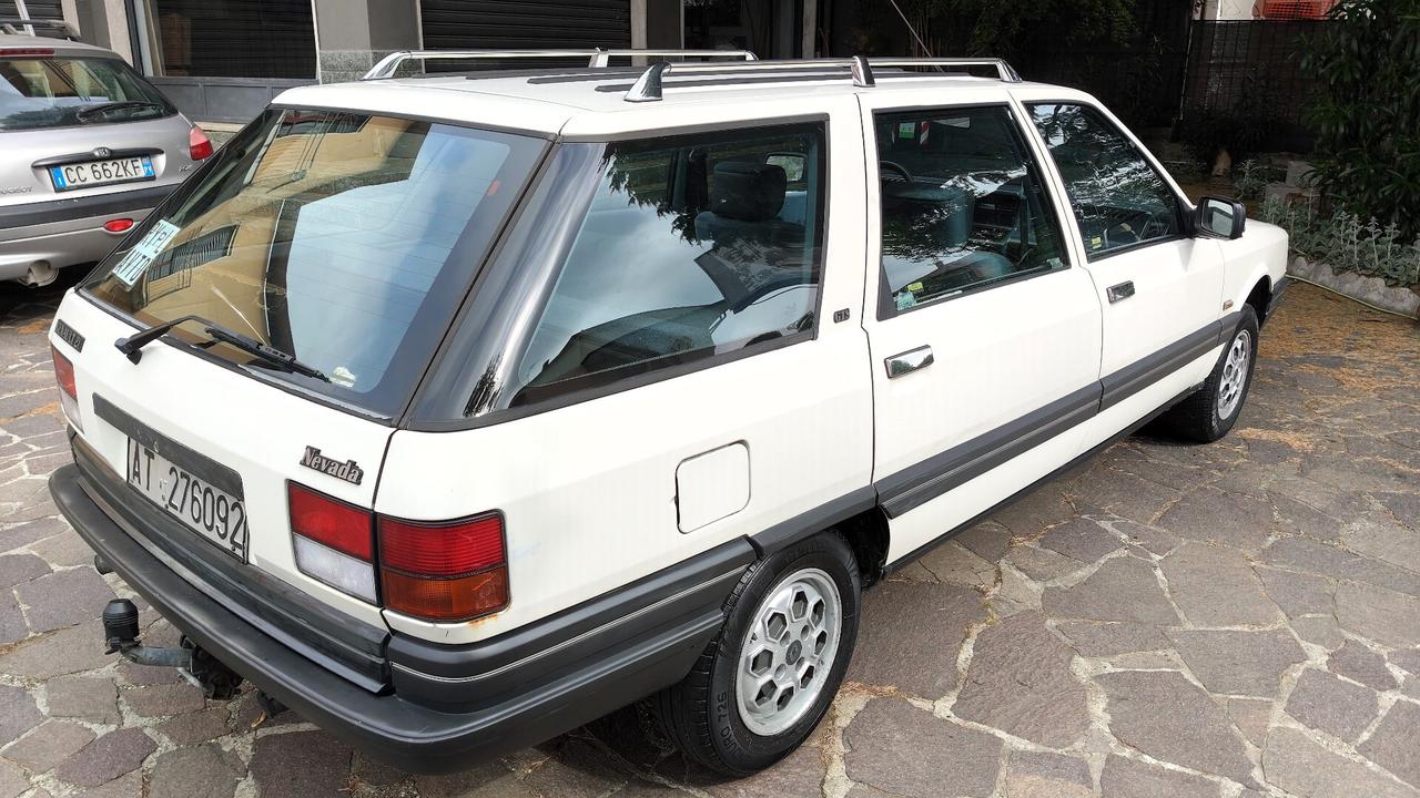 Renault R 21 Nevada 1.7 GTS + gancio traino